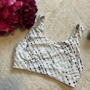 {Fabletics} Green and White Sports Bra